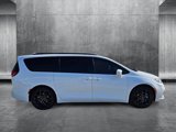 Used 2022 Chrysler Pacifica Limited w/ Uconnect Theater Family Group image 4