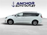 Used 2017 Chrysler Pacifica Touring-L w/ 13 Speaker Alpine Sound Group image 4