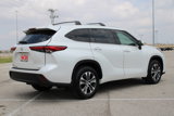 Used 2022 Toyota Highlander XLE image 3