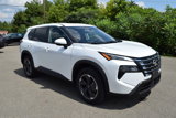 Used 2024 Nissan Rogue SV image 2