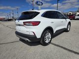 Used 2021 Ford Escape SE image 3