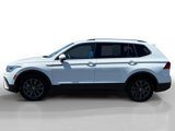 Used 2022 Volkswagen Tiguan SE image 2