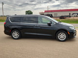 Used 2023 Chrysler Pacifica Touring-L image 5