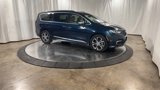 Used 2022 Chrysler Pacifica Pinnacle image 2