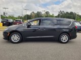 Used 2023 Chrysler Voyager LX image 5