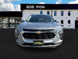 Used 2024 Chevrolet Trax LT image 2