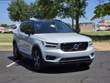 Used 2022 Volvo XC40 T5 R-Design image 3