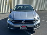 Used 2022 Volkswagen Jetta SE image 2