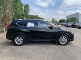 Used 2020 Nissan Rogue SV image 2