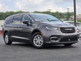 Used 2023 Chrysler Pacifica Touring-L image 2