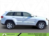Used 2017 Jeep Grand Cherokee Laredo image 3