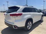 Used 2017 Toyota Highlander Limited Platinum image 4