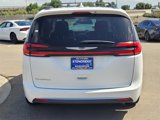 Used 2022 Chrysler Pacifica Touring-L image 5