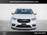 Used 2023 Chrysler Pacifica Touring-L image 2