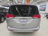 Used 2017 Chrysler Pacifica Touring image 5