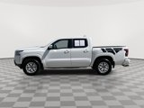 Used 2022 Nissan Frontier SV image 2
