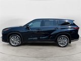 Used 2024 Toyota Highlander Platinum image 2