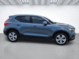 Used 2022 Volvo XC40 T4 Momentum image 4