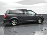 Used 2016 Dodge Grand Caravan SXT w/ Rear Park Assist Package image 2