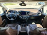 Used 2017 Chrysler Pacifica Limited image 2