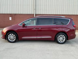 Used 2018 Chrysler Pacifica Touring-L image 5