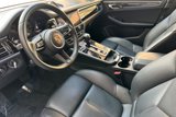 Certified 2022 Porsche Macan image 4