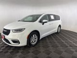 Used 2023 Chrysler Pacifica Touring-L image 3