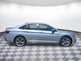 Used 2022 Volkswagen Jetta SE image 2