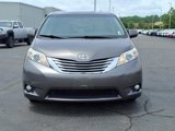 Used 2017 Toyota Sienna XLE image 2