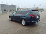 Used 2023 Chrysler Pacifica Touring-L image 6