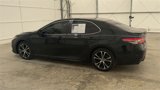 Used 2018 Toyota Camry SE image 6