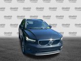 Used 2021 Volvo XC40 T5 Momentum image 3