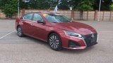 Used 2024 Nissan Altima 2.5 SV image 2