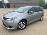 Used 2017 Chrysler Pacifica Touring-L image 3
