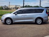 Used 2020 Chrysler Pacifica Touring-L image 6
