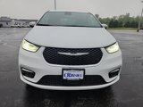 Used 2023 Chrysler Pacifica Touring-L image 3
