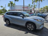 Used 2020 Toyota Highlander XLE w/ Phone Cable & Charge Package image 2