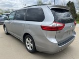 Used 2017 Toyota Sienna LE image 3