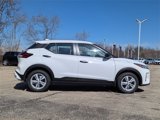 New 2025 Nissan Kicks Play S image 2