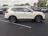 Used 2017 Nissan Rogue SL image 2