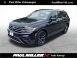 Used 2022 Volkswagen Tiguan SE image 1