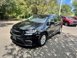 Used 2023 Chrysler Pacifica Touring-L image 3