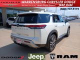 Used 2022 Nissan Pathfinder Platinum image 3