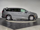 Used 2023 Chrysler Pacifica Touring-L image 3