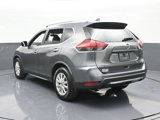 Used 2017 Nissan Rogue SV image 4