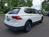 Used 2022 Volkswagen Tiguan SE w/ Panoramic Sunroof Package image 6