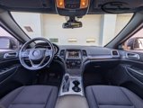 Used 2018 Jeep Grand Cherokee Laredo image 2
