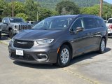 Used 2022 Chrysler Pacifica Touring-L image 2