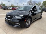 New 2025 Chrysler Pacifica Select w/ Uconnect Theater Family Group image 2