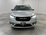 Used 2023 Chrysler Pacifica Touring-L image 2